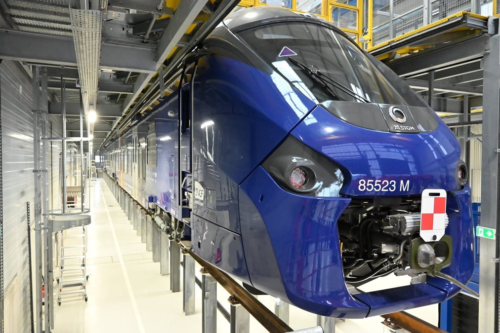 Une rame Régiolis dans l’atelier d’entretien du Réseau express métropolitain européen (Reme) de Strasbourg (Photo d'illustration).