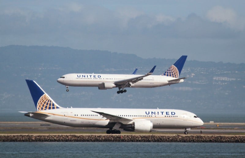 Boeing, B787, B767, United continental a suivre a wall street