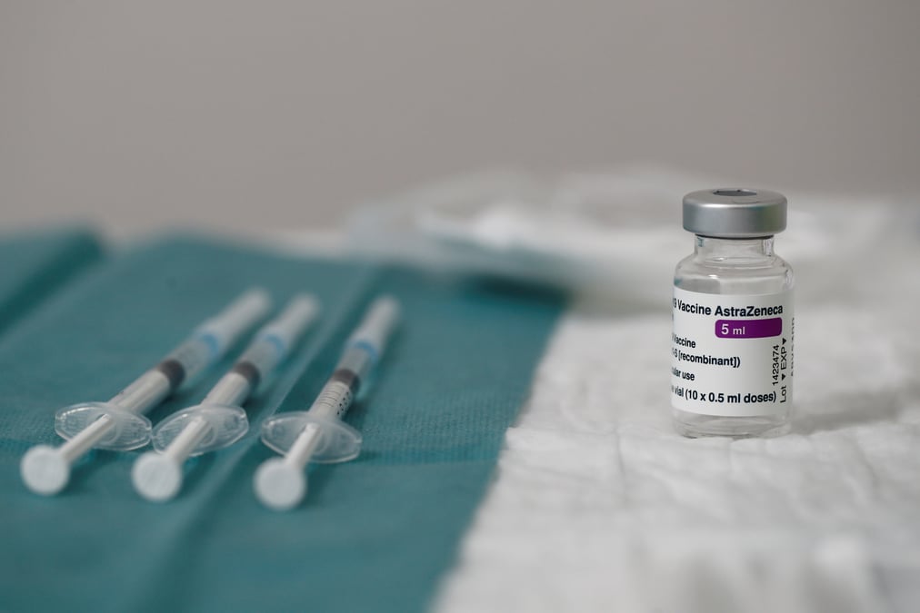 Bruxelles prolonge a fin juin le controle des exportations de vaccins, selon source
