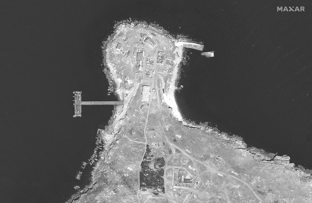 L'ukraine dit avoir chasse les forces russes de l'ile aux serpents