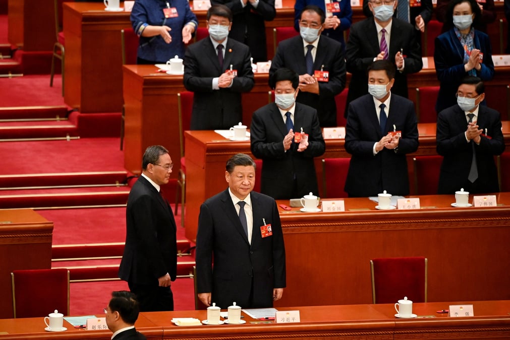 Le president chinois xi jinping et li qiang, membre du comite permanent du politburo,lors de la quatrieme session pleniere de l'assemblee populaire nationale (apn) a pekin, en chine