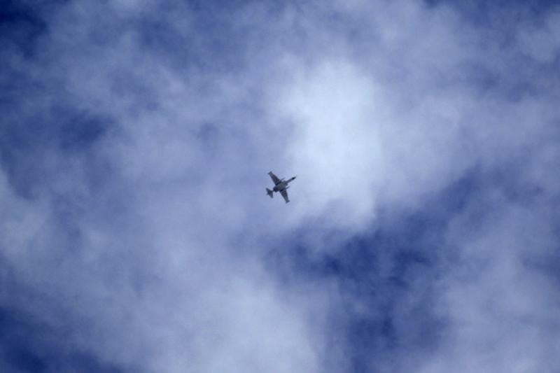 Les frappes aerienne russes tuent par erreur trois militaires turcs en syrie