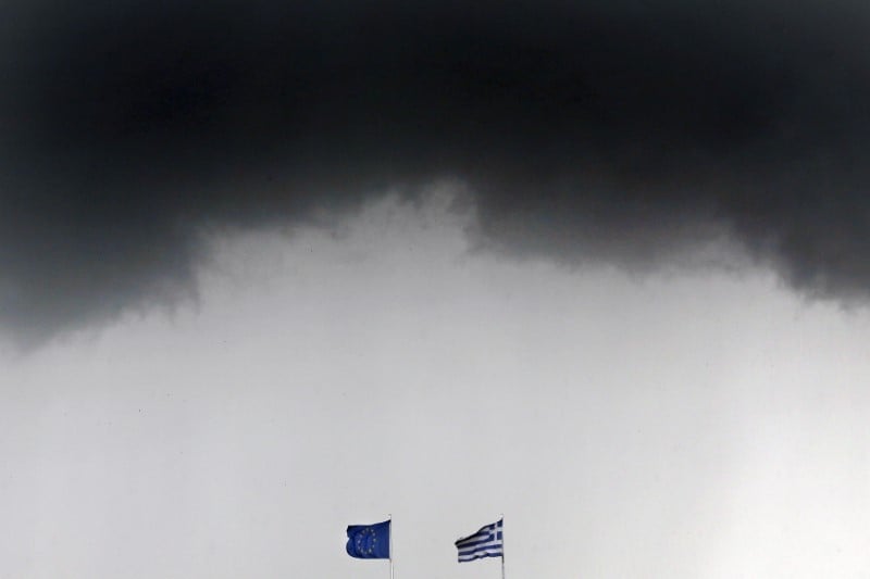 La grece retarde une emission obligataire avec les remous italiens