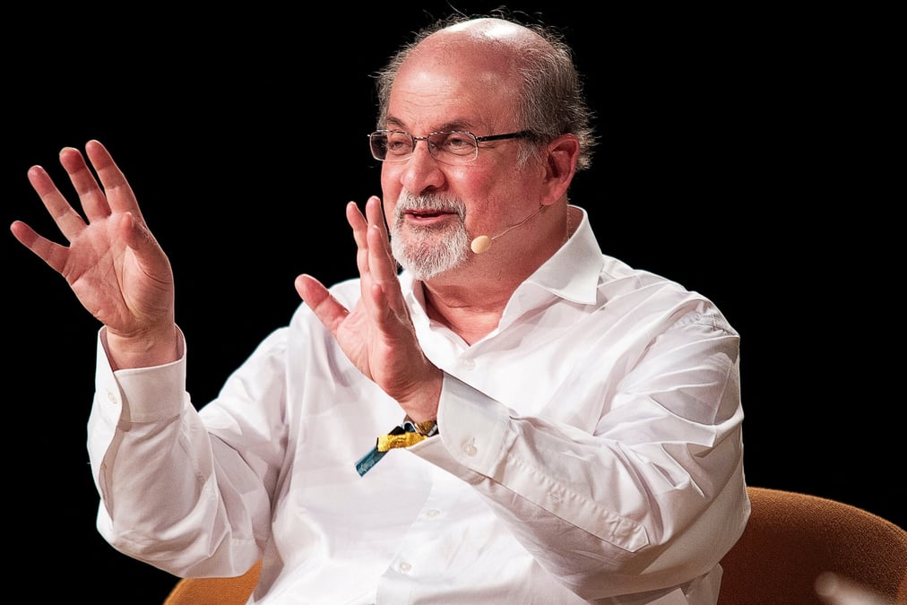 Photo d'archives de l'ecrivain salman rushdie interviewe lors du festival heartland au danemark