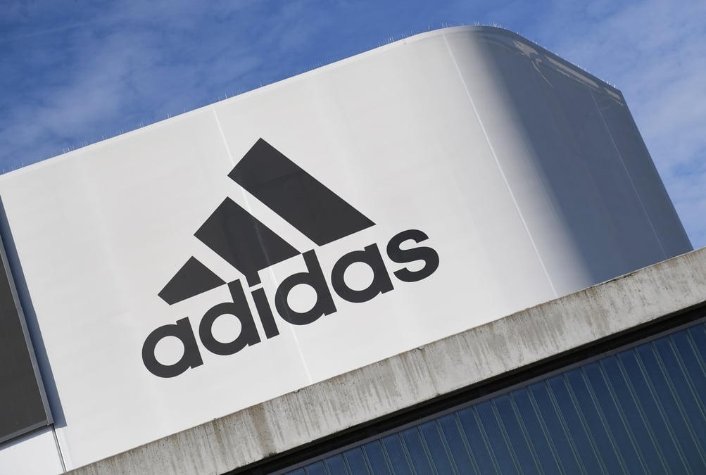 Le logo adidas