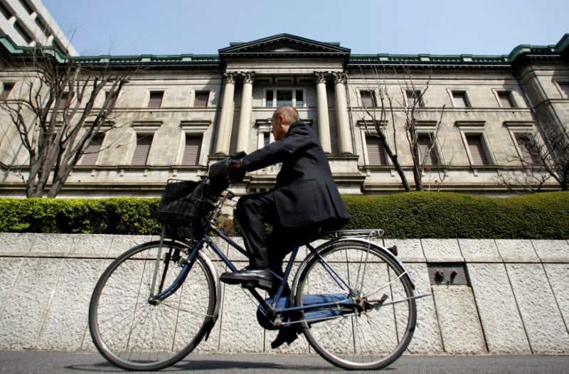 Politique monetaire inchangee et inflation revue a la baisse au japon