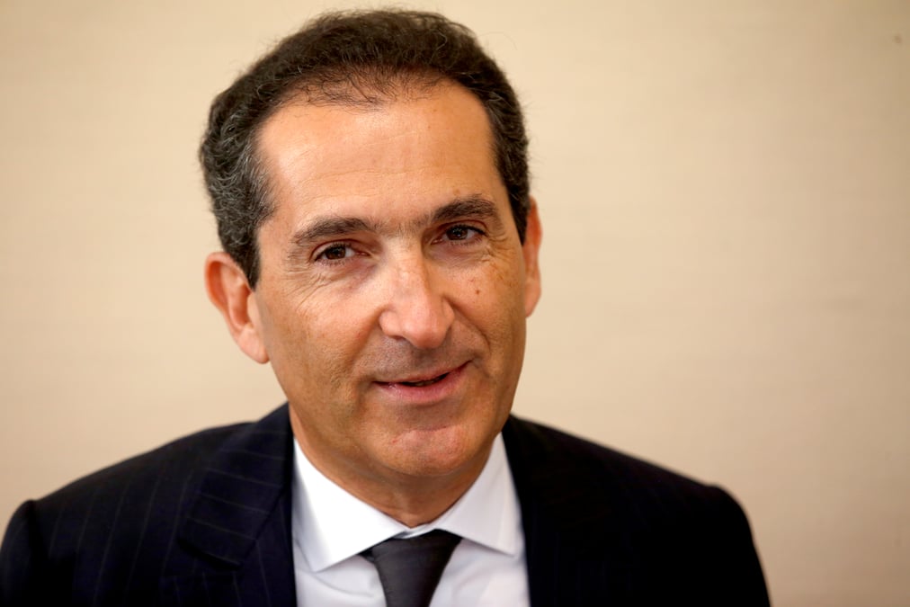 Patrick drahi pret a ceder une part de son reseau cable en france
