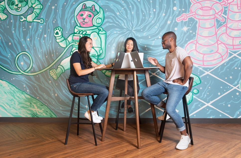 Des employés de la Fintech Robinhood basée à Menlo Park, en Californie.