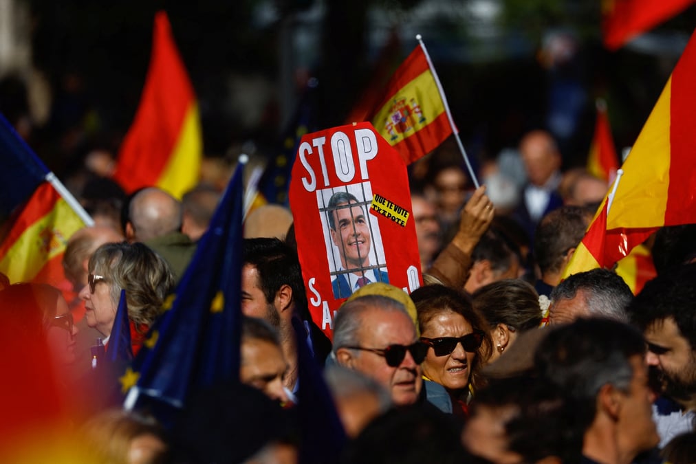 Manifestation a madrid contre l'accord d'amnistie des separatistes catalans