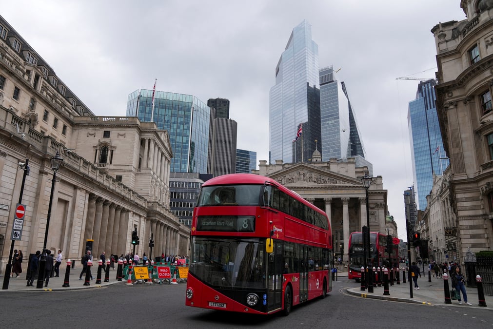 Un bus devant la banque d'angleterre