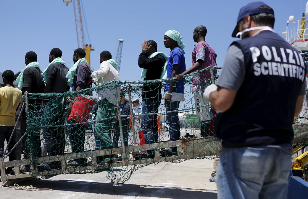 Pres de 3.000 migrants secourus lundi en mediterranee