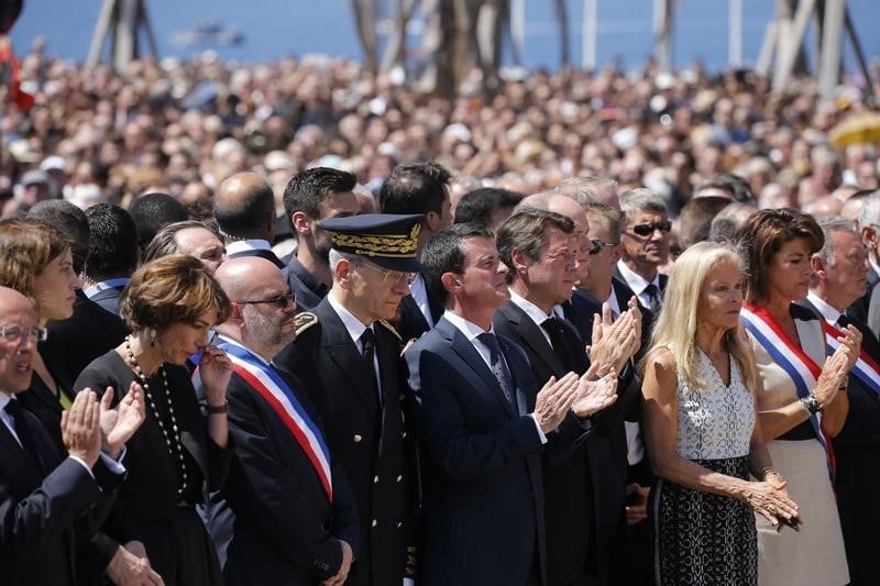 Valls accuse la droite de manoeuvre de destabilisation