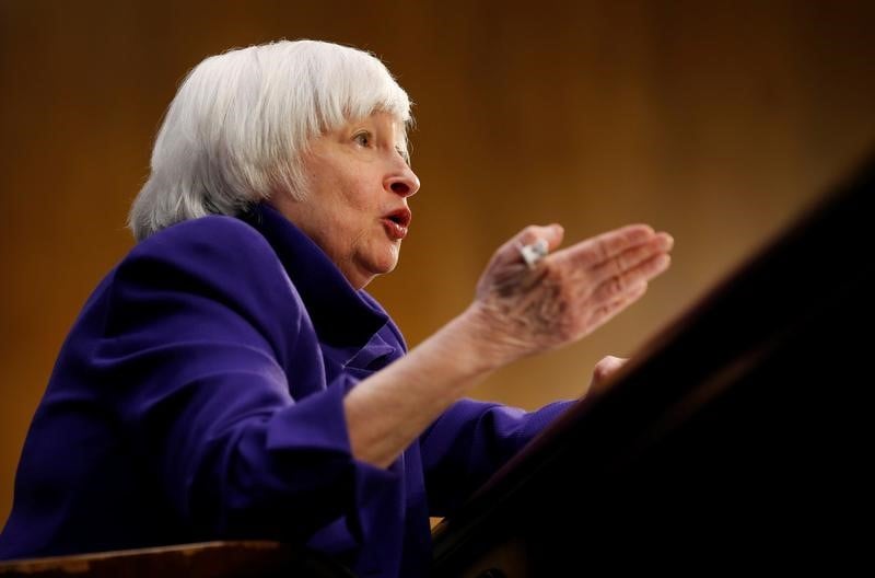 Yellen incertaine sur le calendrier d'une hausse des taux