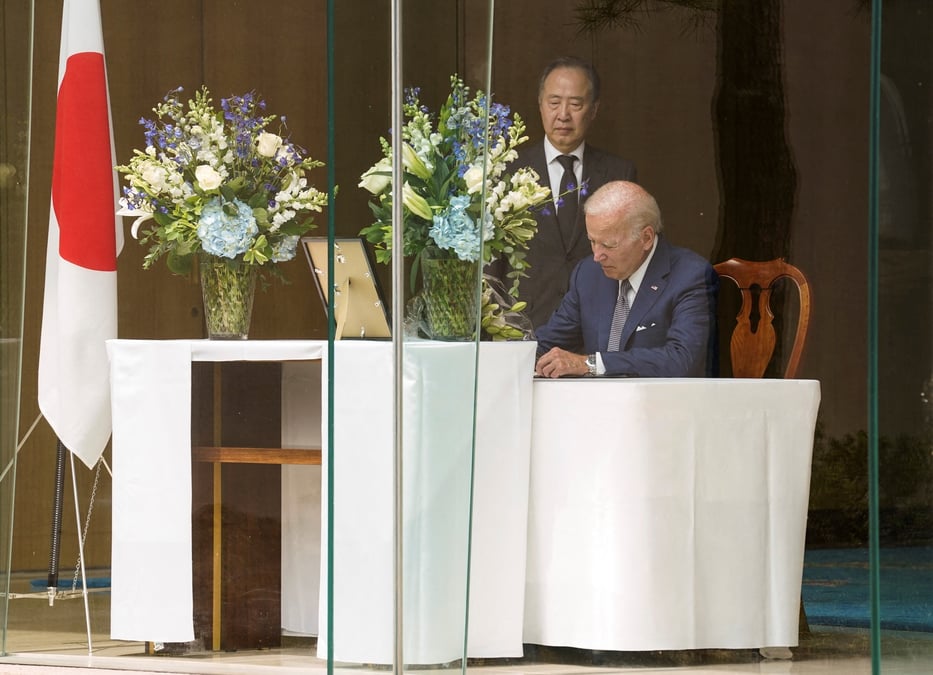 Joe biden exprime son indignation apres la mort de shinzo abe