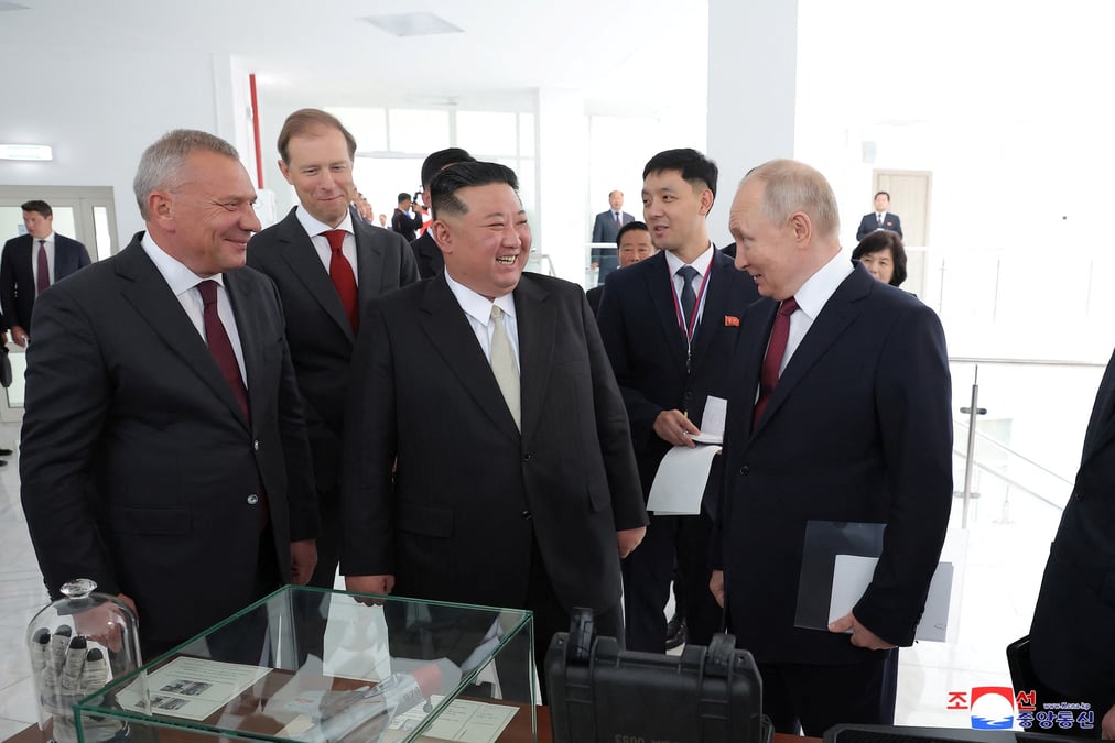 Le dirigeant nord-coreen kim jong un rencontre le president russe vladimir poutine