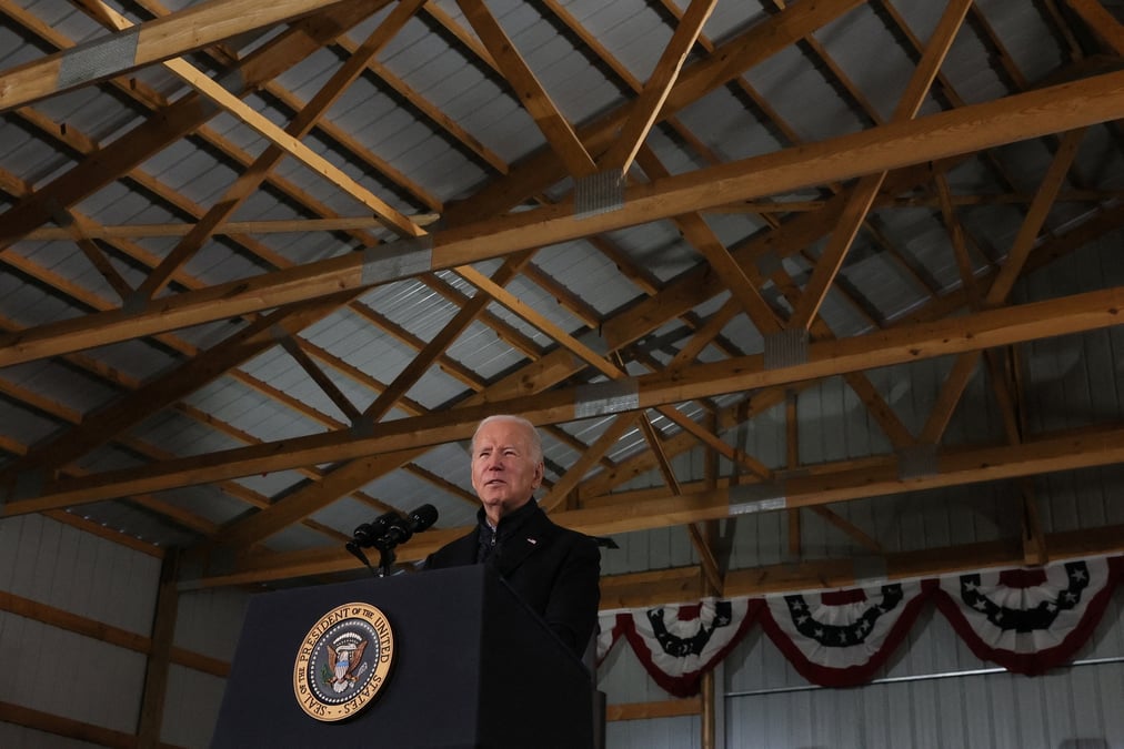 Le president americain joe biden a dutch creek farms a northfield, minnesota