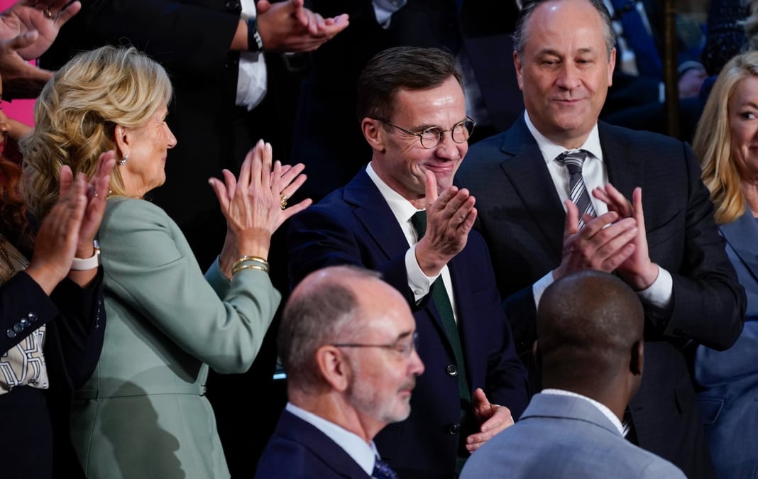Le Premier ministre suédois, Ulf Kristersson, salué lors du discours sur l'état de l'Union, donné jeudi soir devant le Congrès américain par le président américain, Joe Biden.