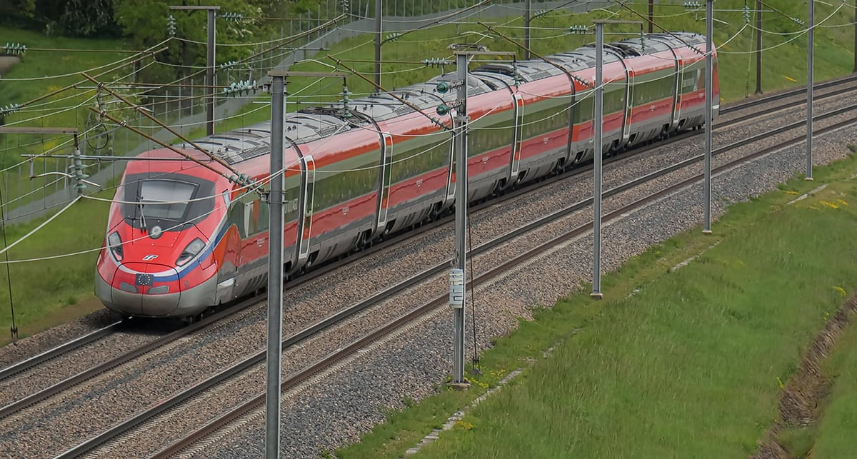 Une rame TGV Frecciarossa 1000 de Trenitalia à proximité de Misy-sur-Yonne en Seine et Marne et file vers l'Yon et l'Italie.