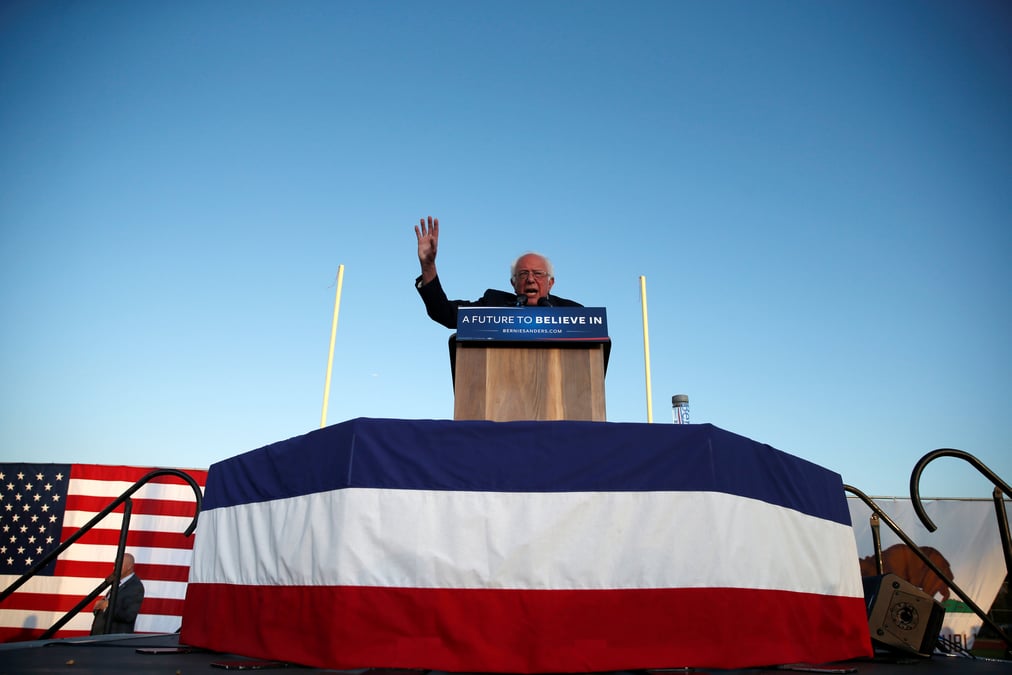 Le parti democrate americain fait un geste envers bernie sanders