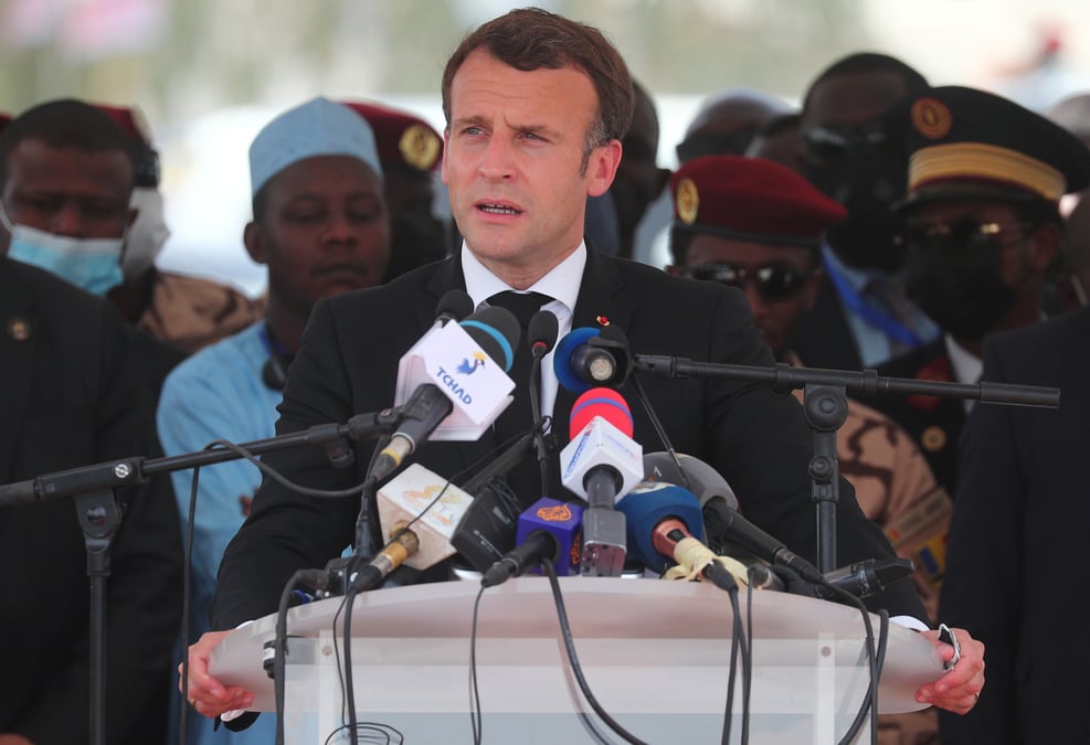 Aux obseques de deby, macron promet que la france ne laissera personne menacer le tchad