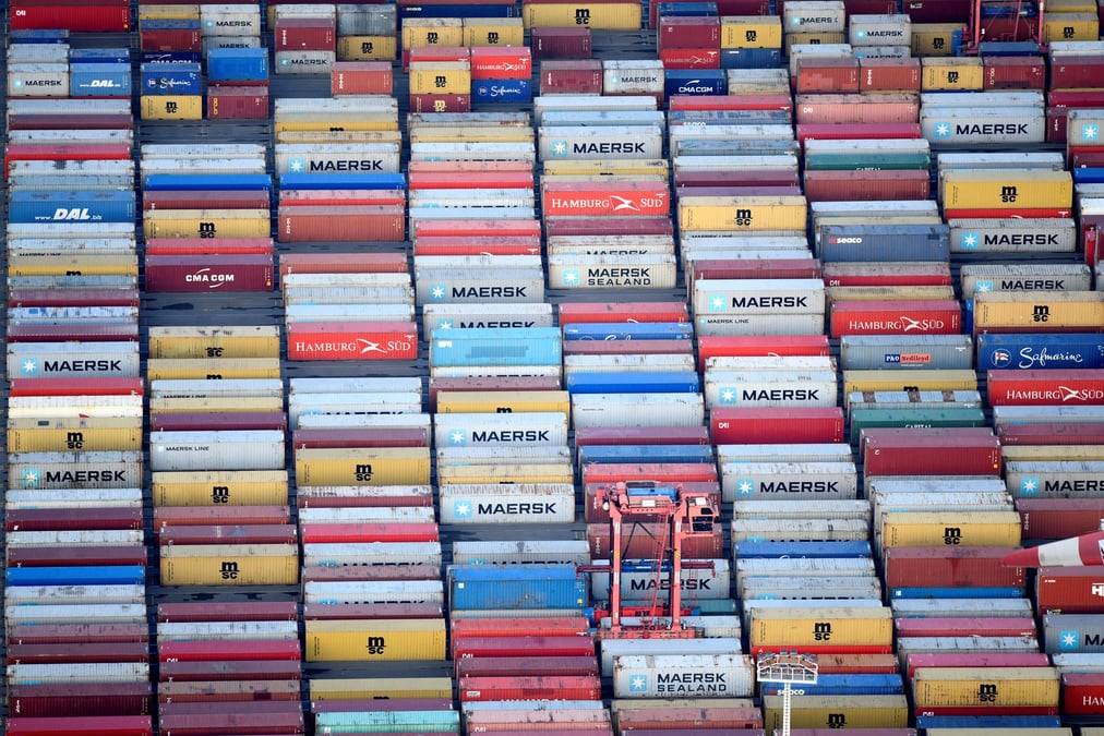 Photo des conteneurs au port de hambourg
