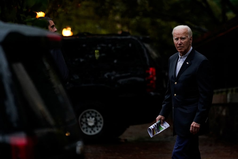 Joe biden a la sortie de la messe a l'eglise catholique holy trinity a washington