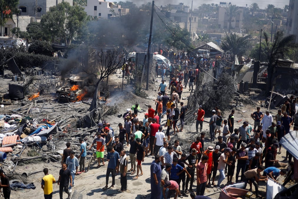 Consequences d'une frappe israelienne sur un camp de tentes dans la zone d'al-mawasi a khan younis.