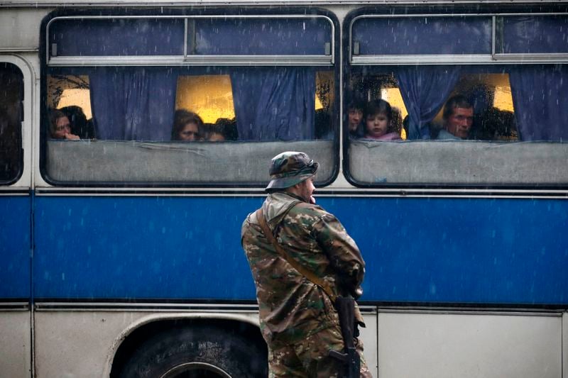 Des officiers russes luttent au côté des séparatistes, dit Kiev
