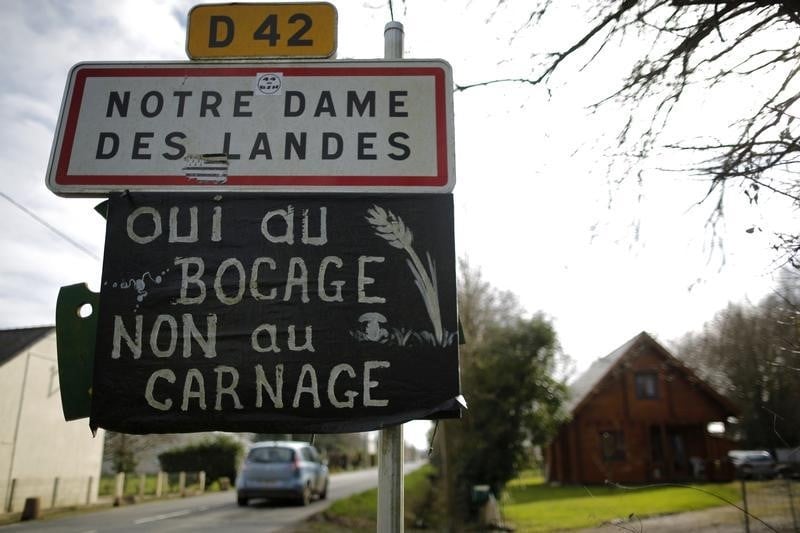 Valls persiste dans son soutien au nouvel aéroport de Nantes