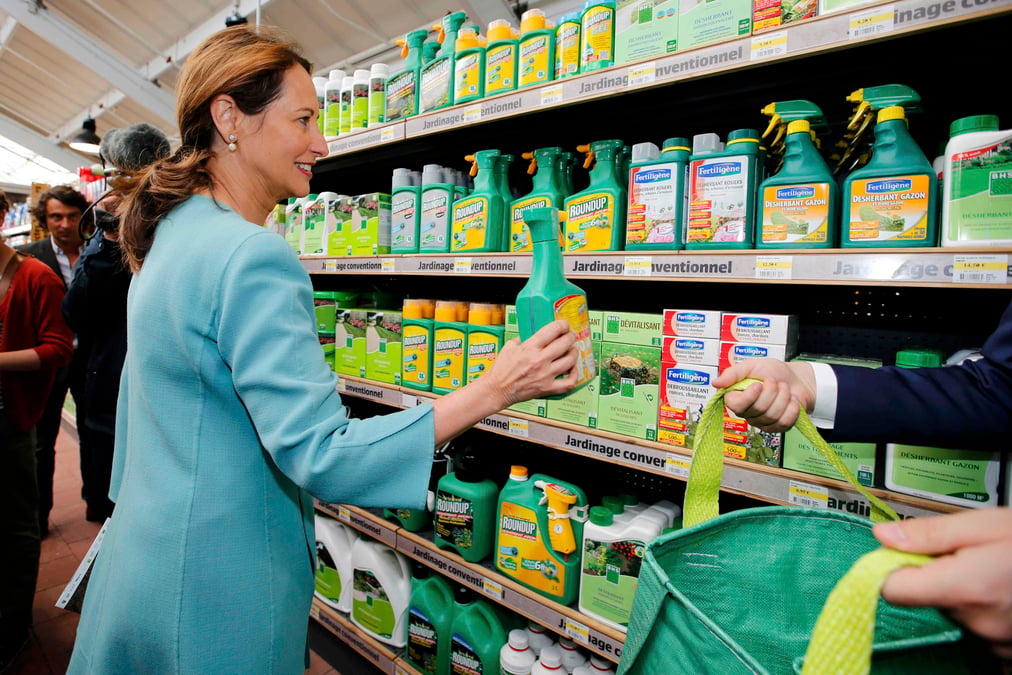 Le roundup, desherbant de monsanto, interdit en 2016