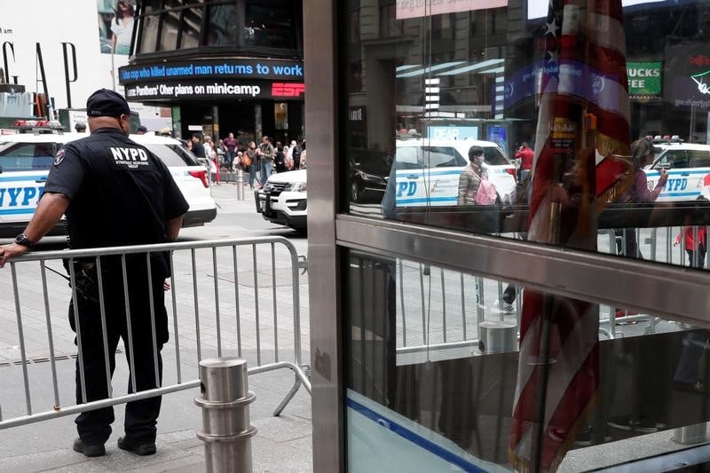 Une policiere tuee de sang froid a new york