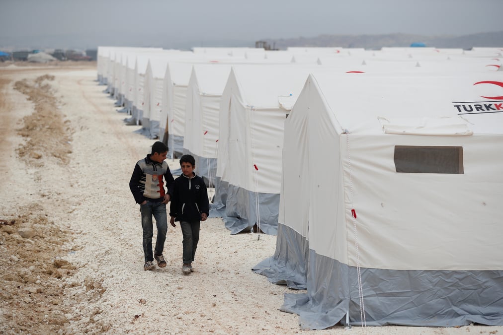 Les refugies de la region d'idlib s'entassent a la frontiere turque