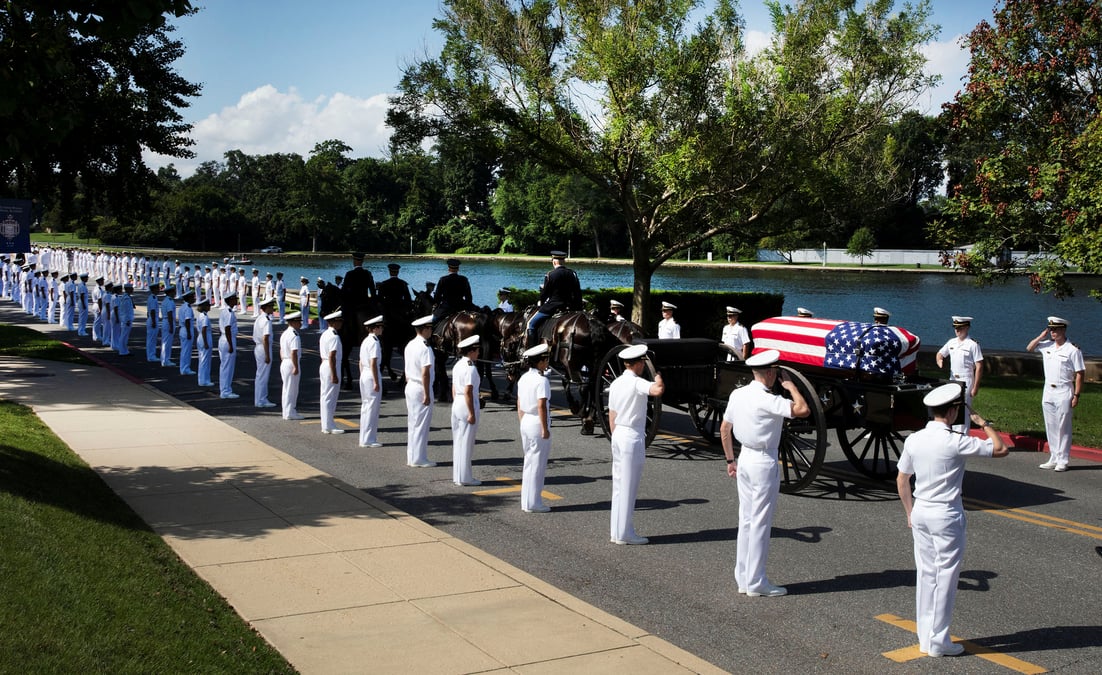 La depouille mortelle de john mccain a annapolis