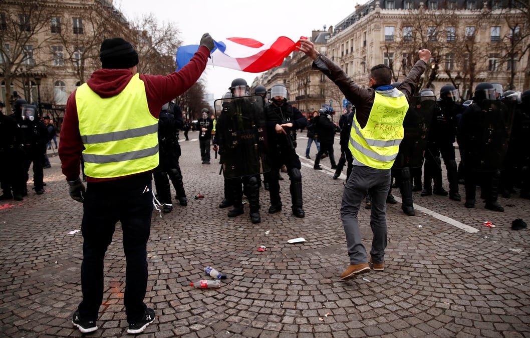 "gilets jaunes": une centaine de gardes a vue en cours a paris
