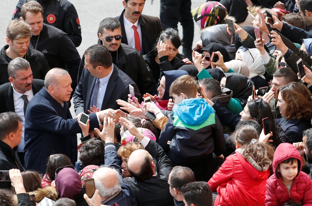 Premiers resultats favorables a erdogan a istanbul et ankara