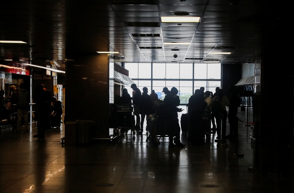 Le variant omicron detecte dans plus de pays, le monde se referme