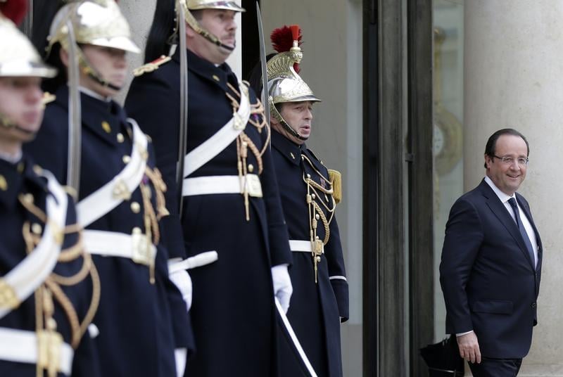 Légère éclaircie pour Hollande dans un sondage Ipsos