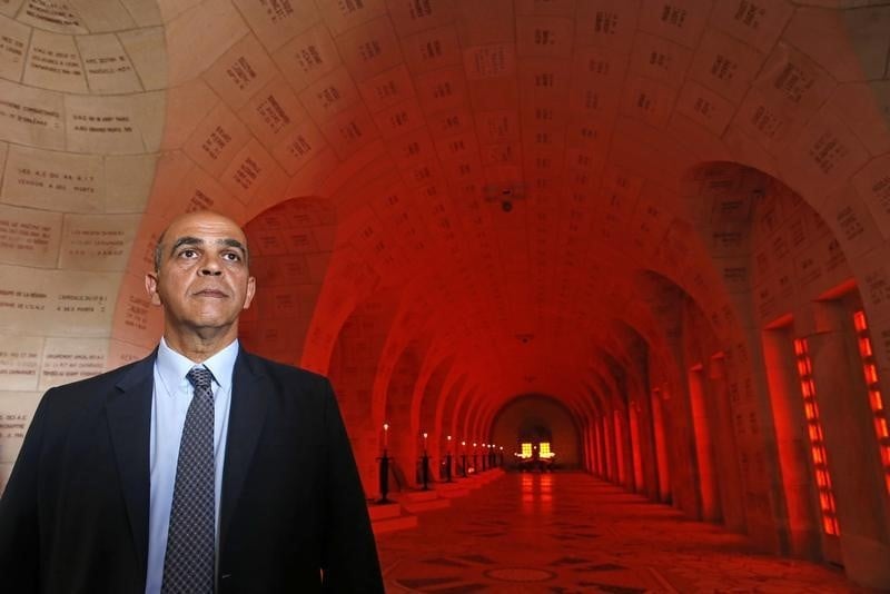 Kader Arif n'est concerné par aucune enquête, dit Manuel Valls