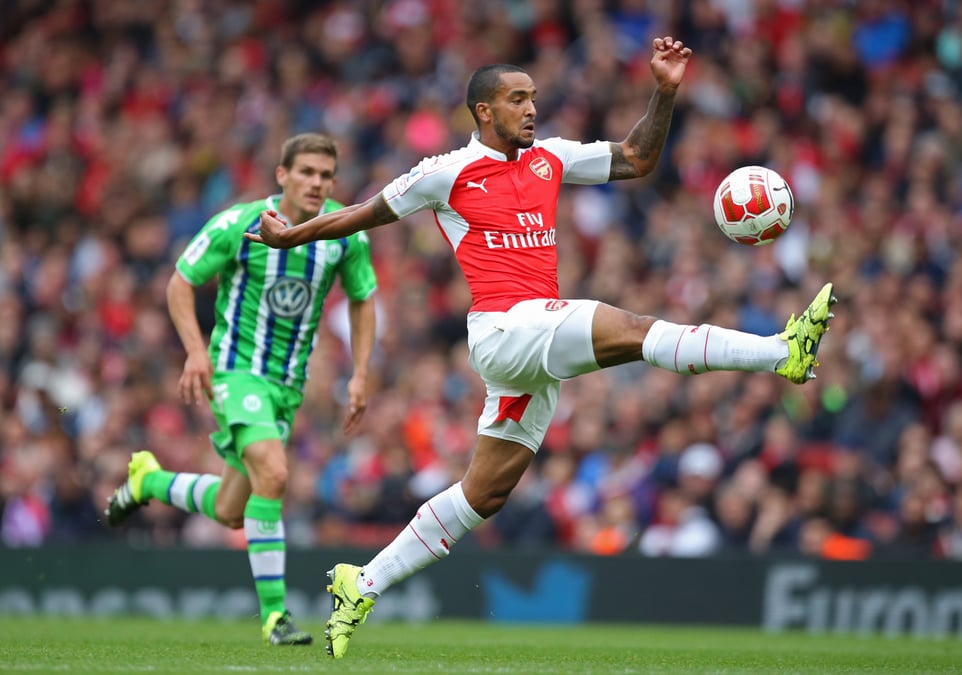 Arsenal domine wolfsbourg