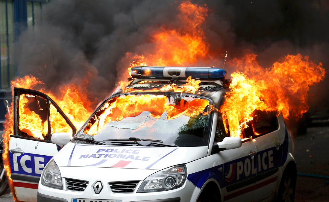 Valls et cazeneuve demandent de lourdes sanctions apres les violences anti-policiers
