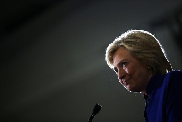 Clinton continue de gauchiser son programme
