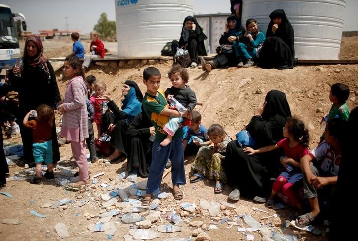 Des milliers d'habitants fuient mossoul jour apres jour