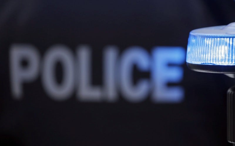 Un homme tente d'agresser des passants au couteau a tours
