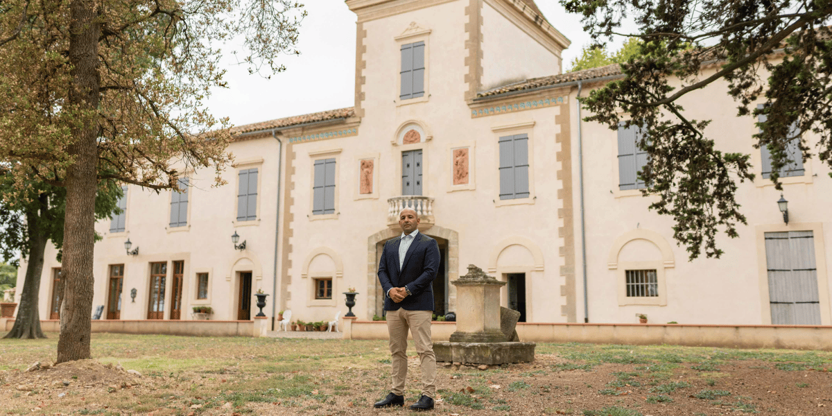 Fathi Benn (photo) et Dominique Laporte, cofondateurs du Petit Béret, ajoutent un volet oenotouristique à leur activité avec le rachat du Château de Milhau à Puisserguier, dans l'Hérault.