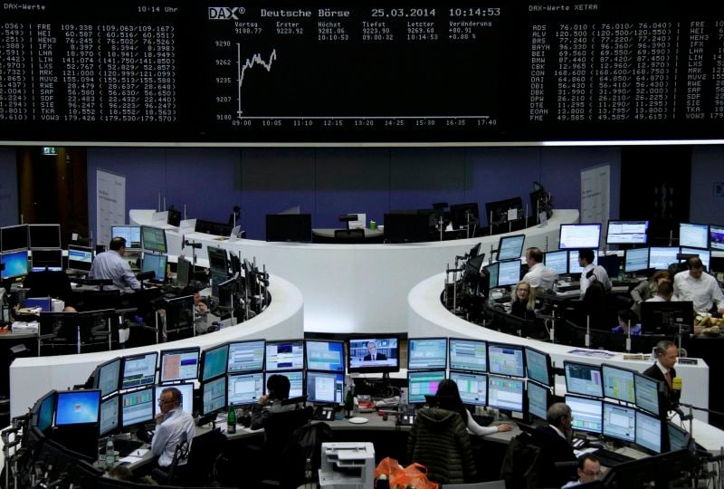 Les Bourses européennes orientées à la hausse à la mi-journée