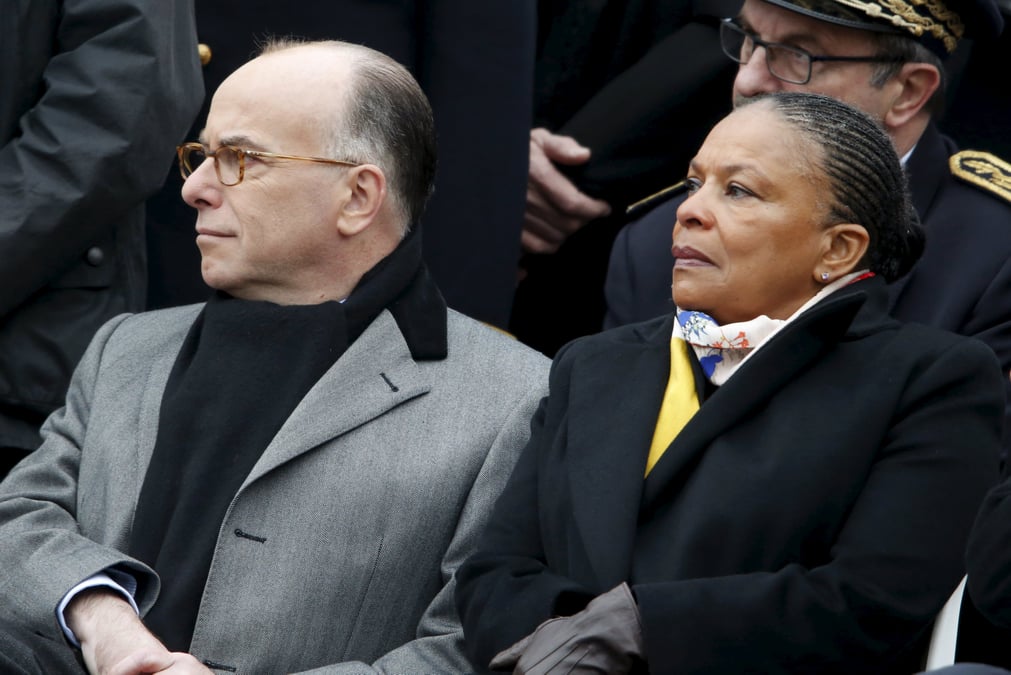 Bernard cazeneuve defend christiane taubira