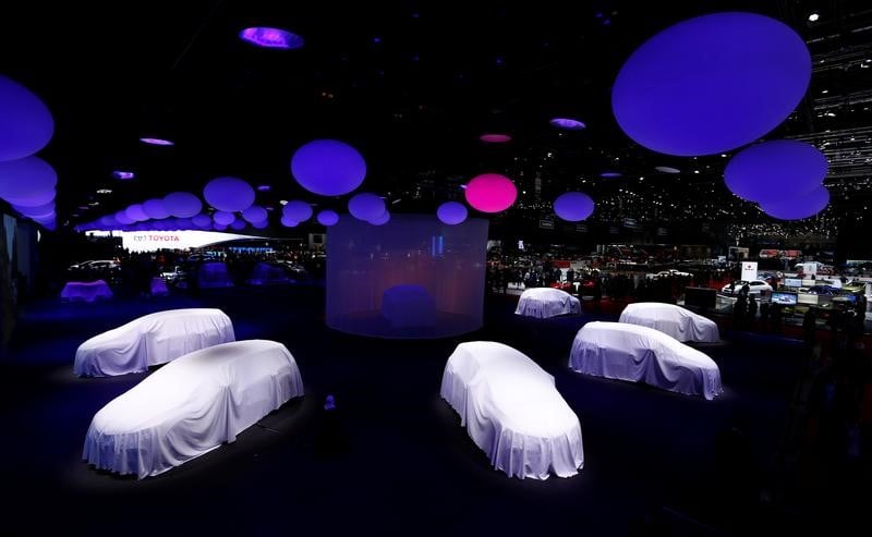 A geneve, les berlines se reinventent pour exister face aux suv
