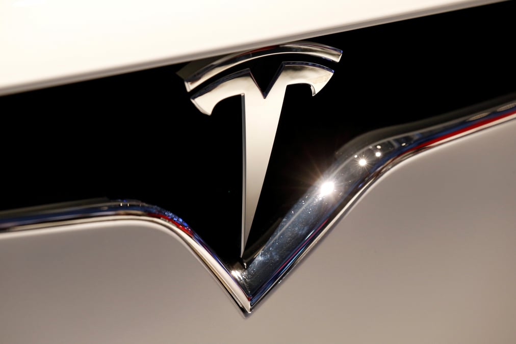 Tesla signe un accord pour une usine de 2 milliards de dollars a shanghai