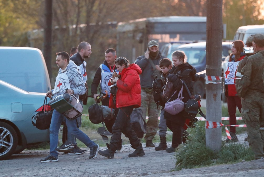 Ukraine: 50 civils evacues d'azovstal, selon les forces pro-russes