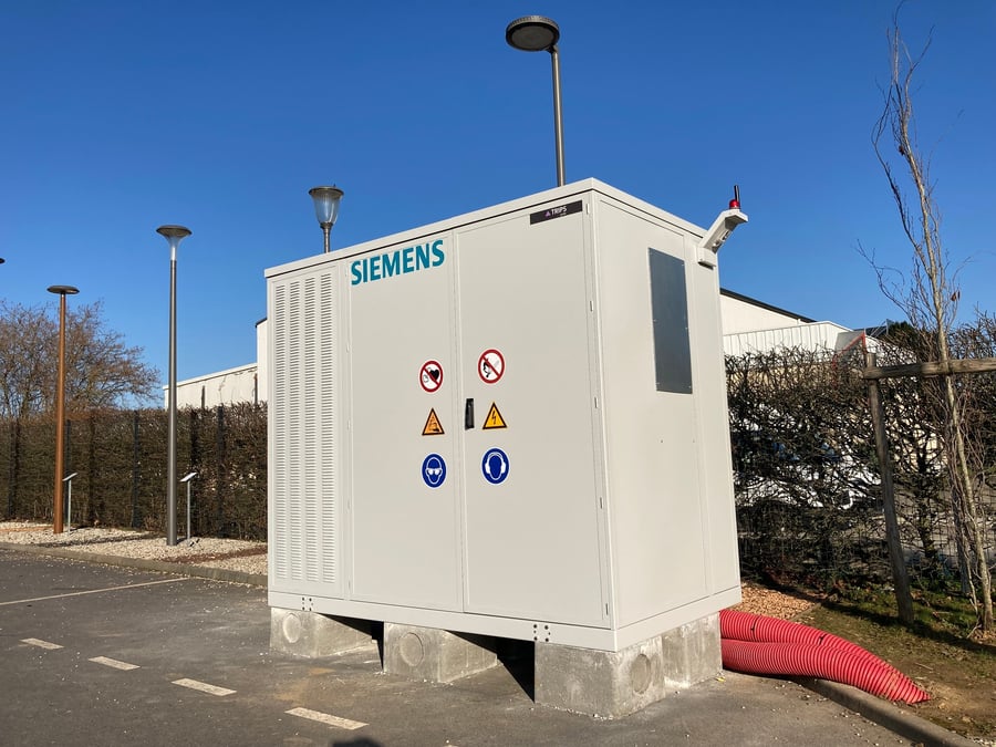 Le premier module installé en Normandie abrite 30 batteries à accumulation
